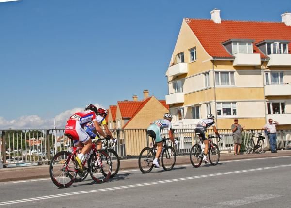 The early breakaway under blue Danish skies