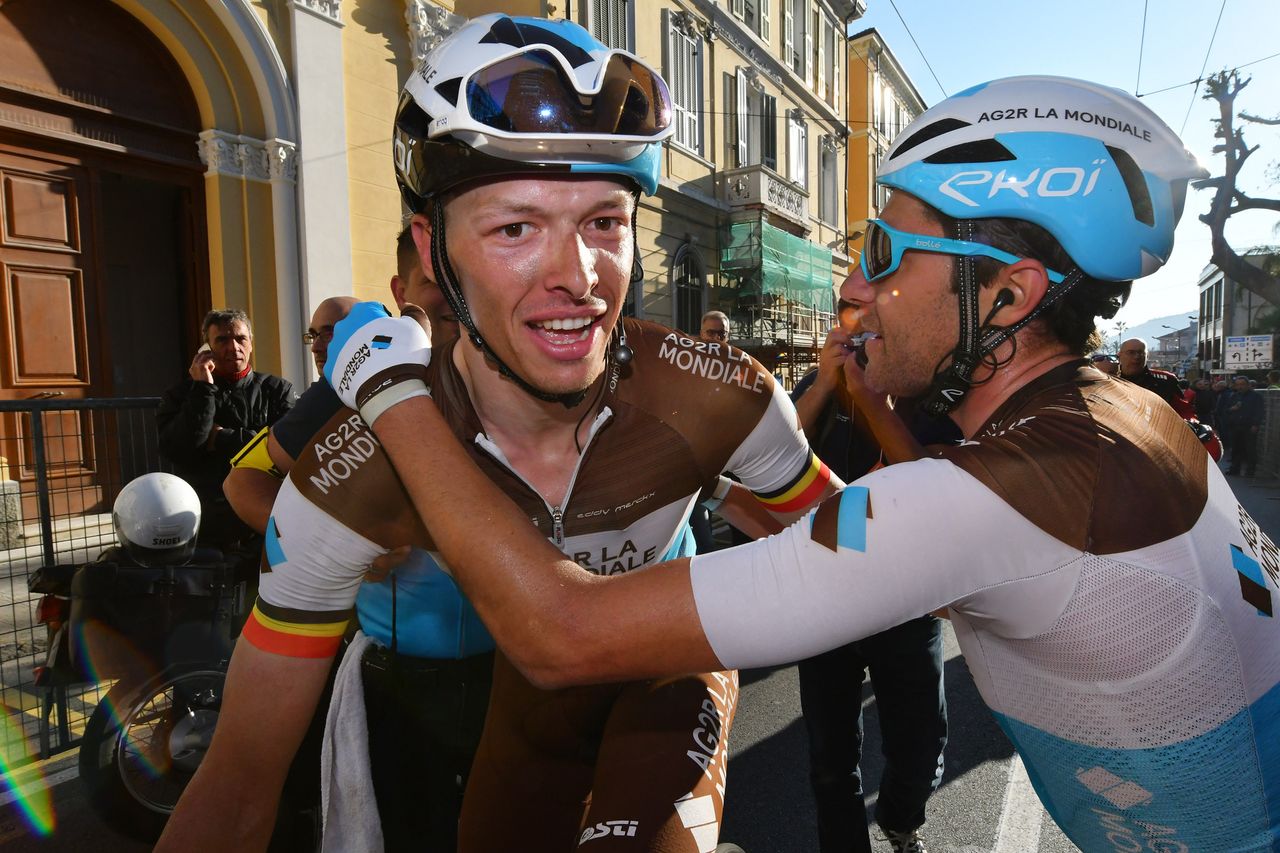 Oliver Naesen celebrates his second place