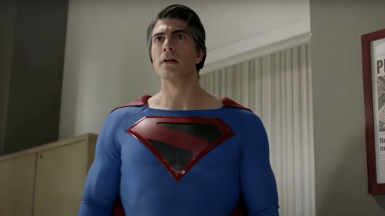 Brandon Routh como Superman en Crisis en Tierras Infinitas