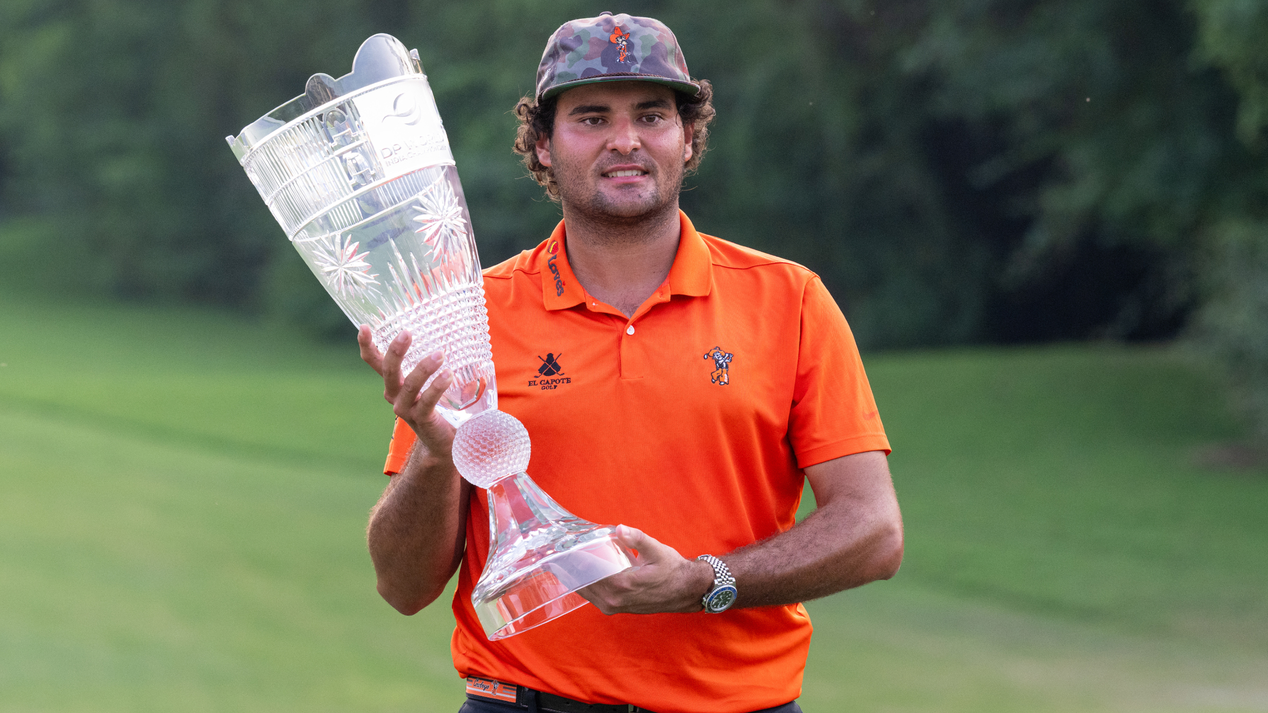 Eugenio Chacarra with the DP World India Championship trophy