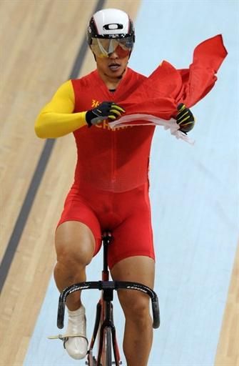Lei Zhang (China) celebrates his victory in the men's sprint.