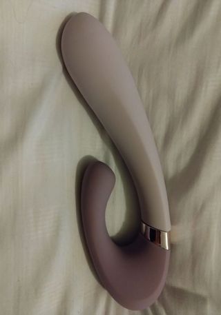 A product shot of the Satisfyer Heat Wave vibrator
