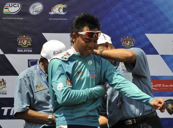 Anuar Manan (Malaysia) from Geumsan Ginseng Asia Team took the Green Jersey at the stage 1 TDL 2010.