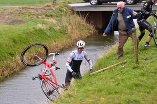 Gert Steegmans can only watch his bike fall into the water after dropping it