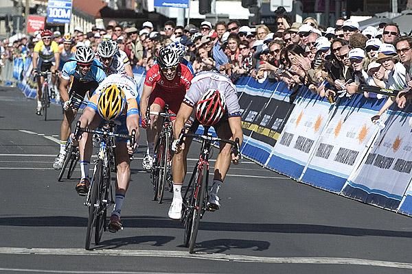 Jonathan Cantwell (right) of Fly V Australia narrowly defeats Chris Sutton (Garmin Slipstream) to win the Preface in Ballarat.