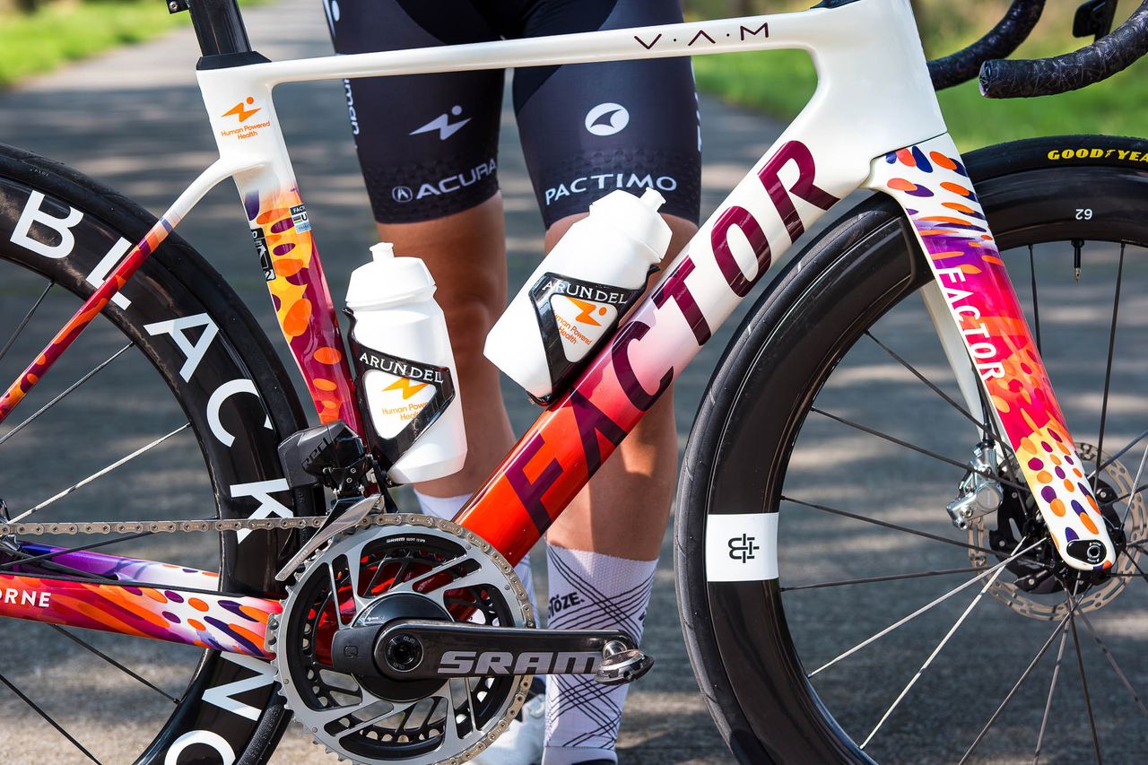 Factor bikes get a switchout paint scheme