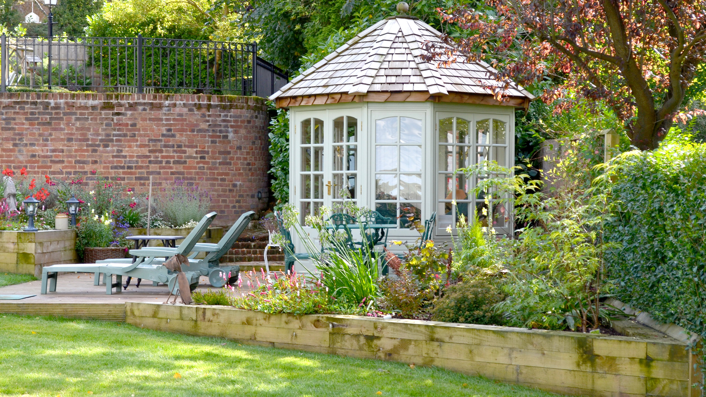 Summer house ideas 18 beautiful designs for relaxing garden rooms ...