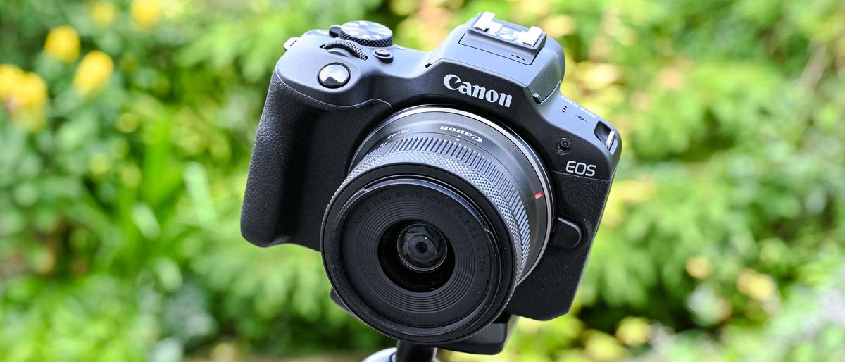 Front view of Canon EOS R100