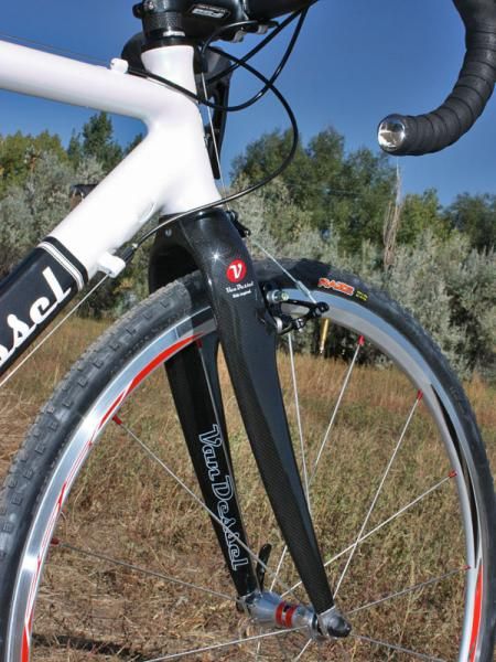 A tapered 1 1/8"-to-1 1/2" head tube and correspondingly massive fork legs contribute to more accurate steering and surer braking - but also a ride that isn't quite as buttery smooth as before.