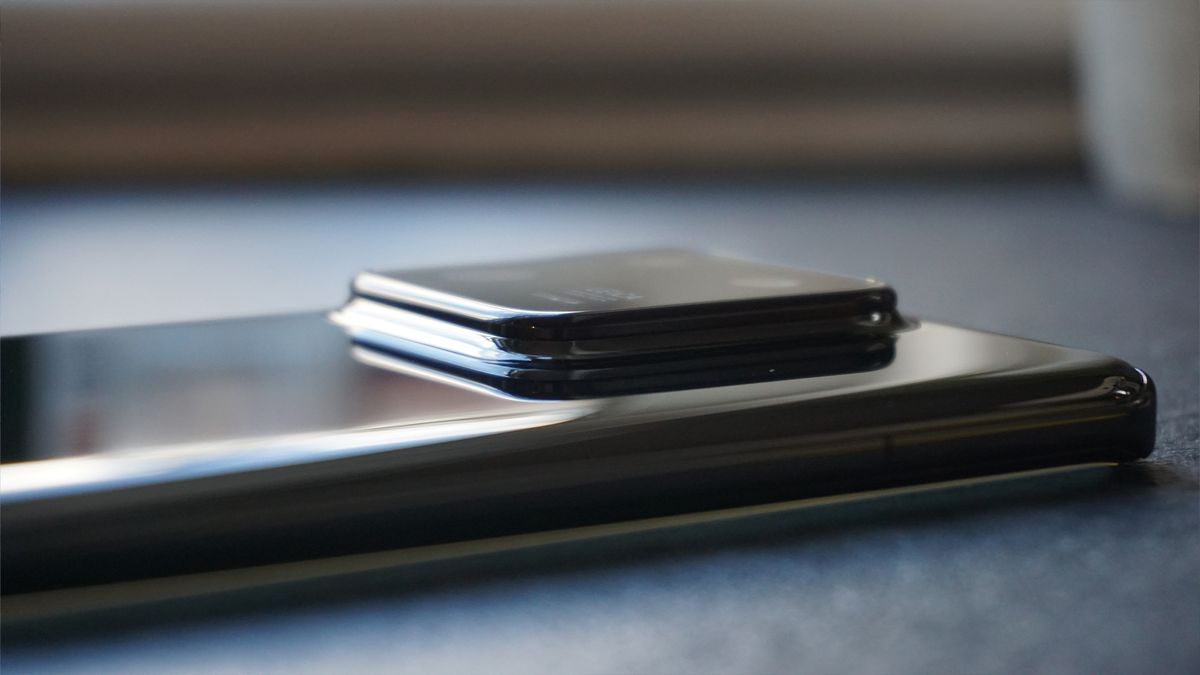 Xiaomi 13 Pro review angled camera bump
