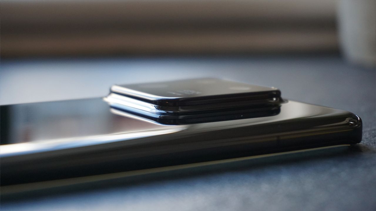 Xiaomi 13 Pro review angled camera bump