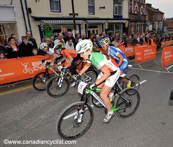 Eva Lechner (Colnago Arreghini Suditrol) gets away fastest in the women's final.