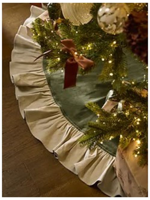 Contrast Ruffle Velvet Tree Skirt in Green