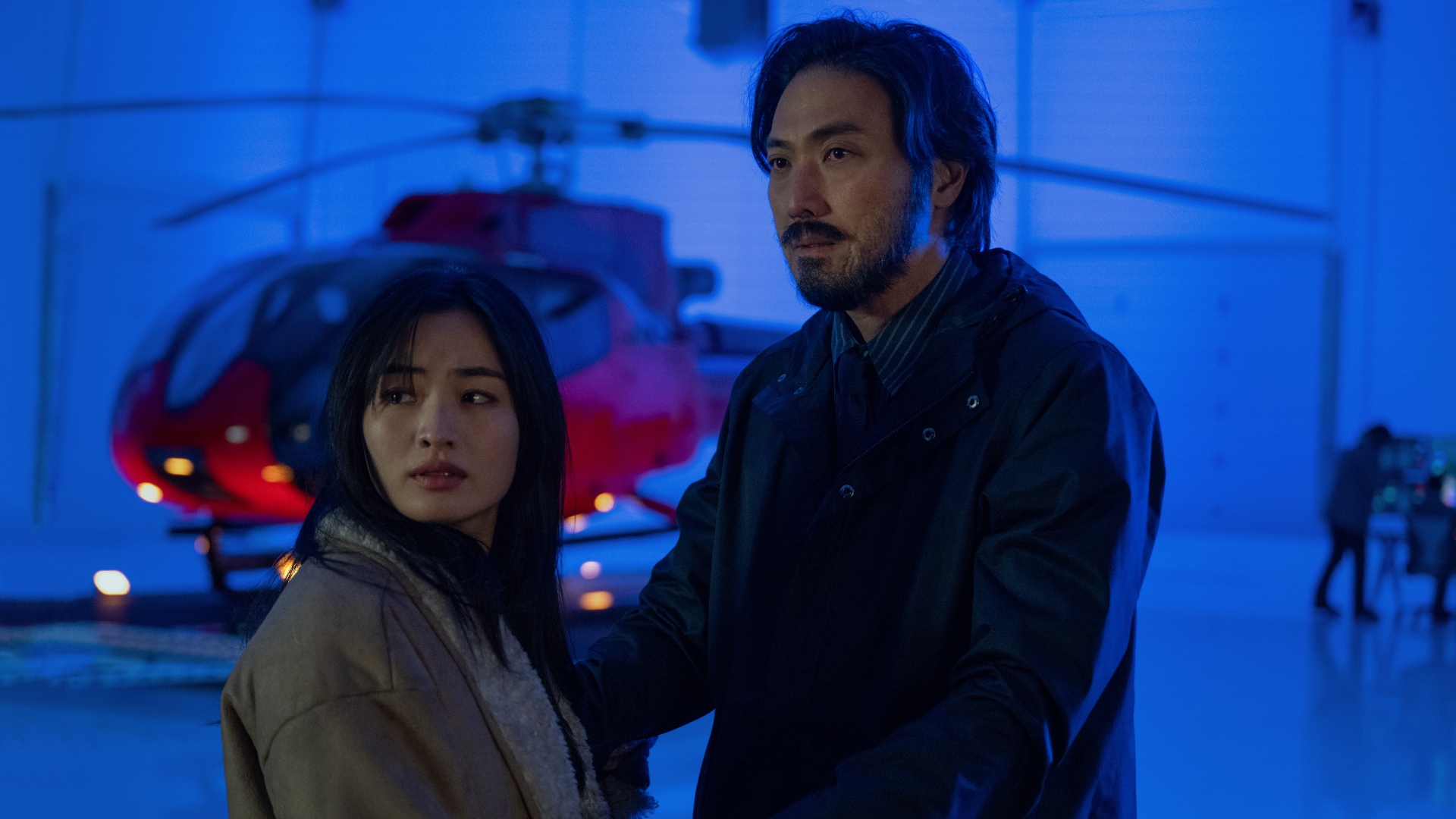 Cate e Hiroshi en Monarch: Legacy of Monsters