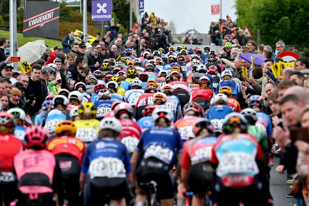 OUDENAARDE BELGIUM MARCH 31 A general view of the peloton climbing to the Berendries hill while fans cheer during the 21st Ronde van Vlaanderen Tour des Flandres 2024 Womens Elite a 163km one day race from Oudenaarde to Oudenaarde UCIWWT on March 31 2024 in Oudenaarde Belgium Photo by Luc ClaessenGetty Images