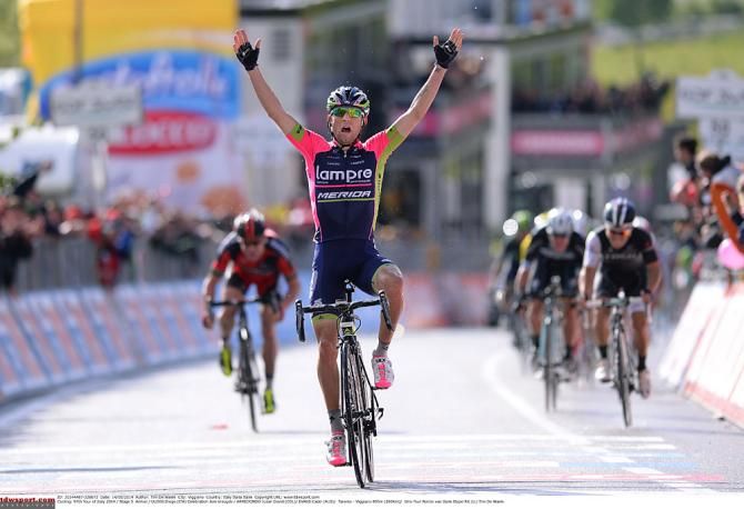 Diego Ullisi wins stage 5