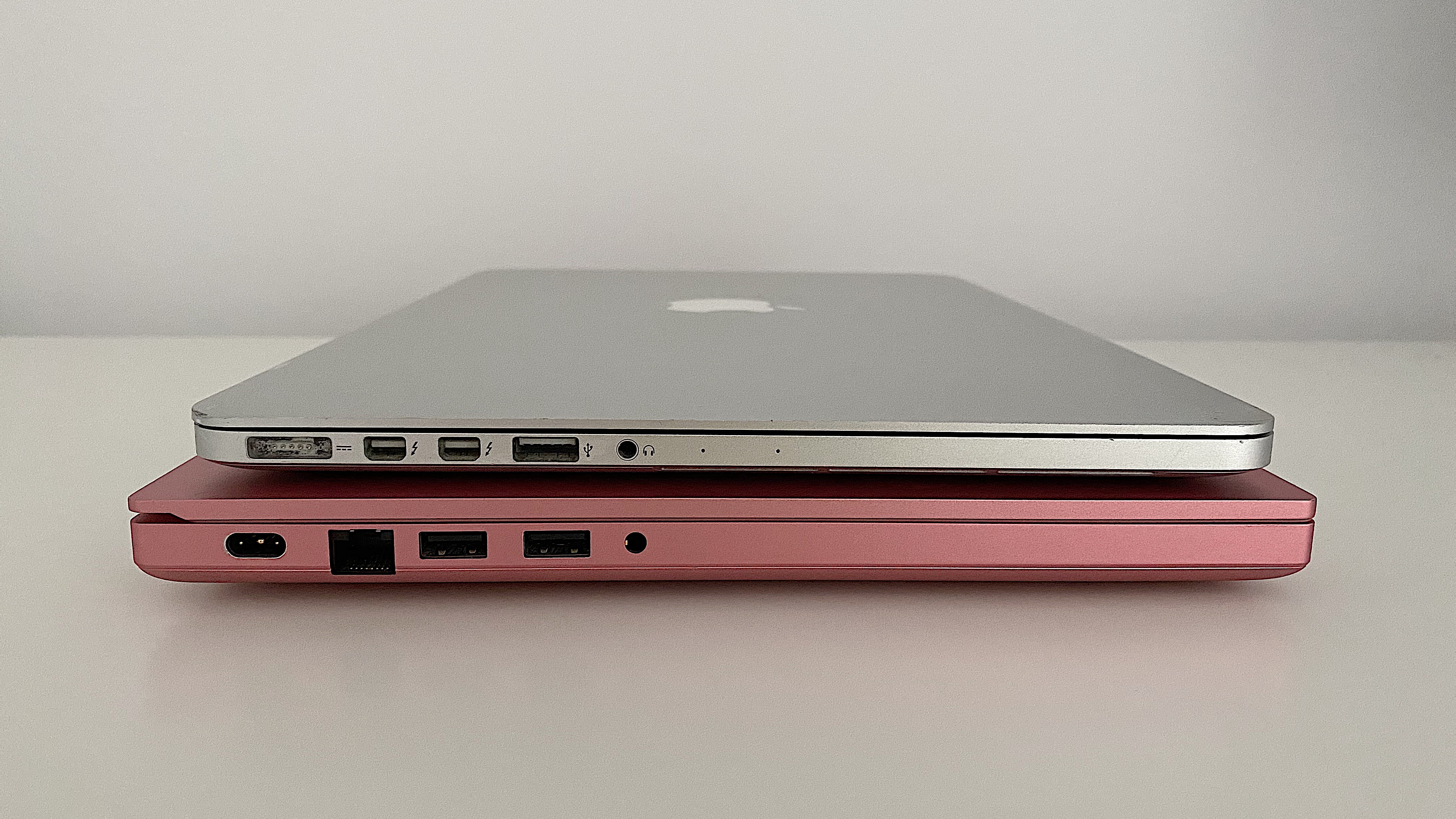 Comparison of Razer Blade 15 Quartz Edition and MacBook Pro 13 (2015)