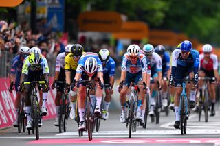 As it happened: Another hectic sprint on Giro d'Italia stage 4