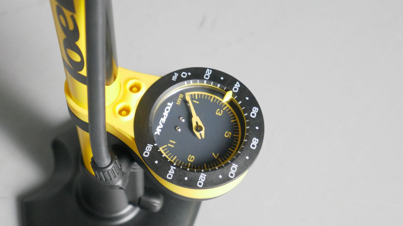 Detailed shot of the Topeak Joeblow III bike track pumps dial