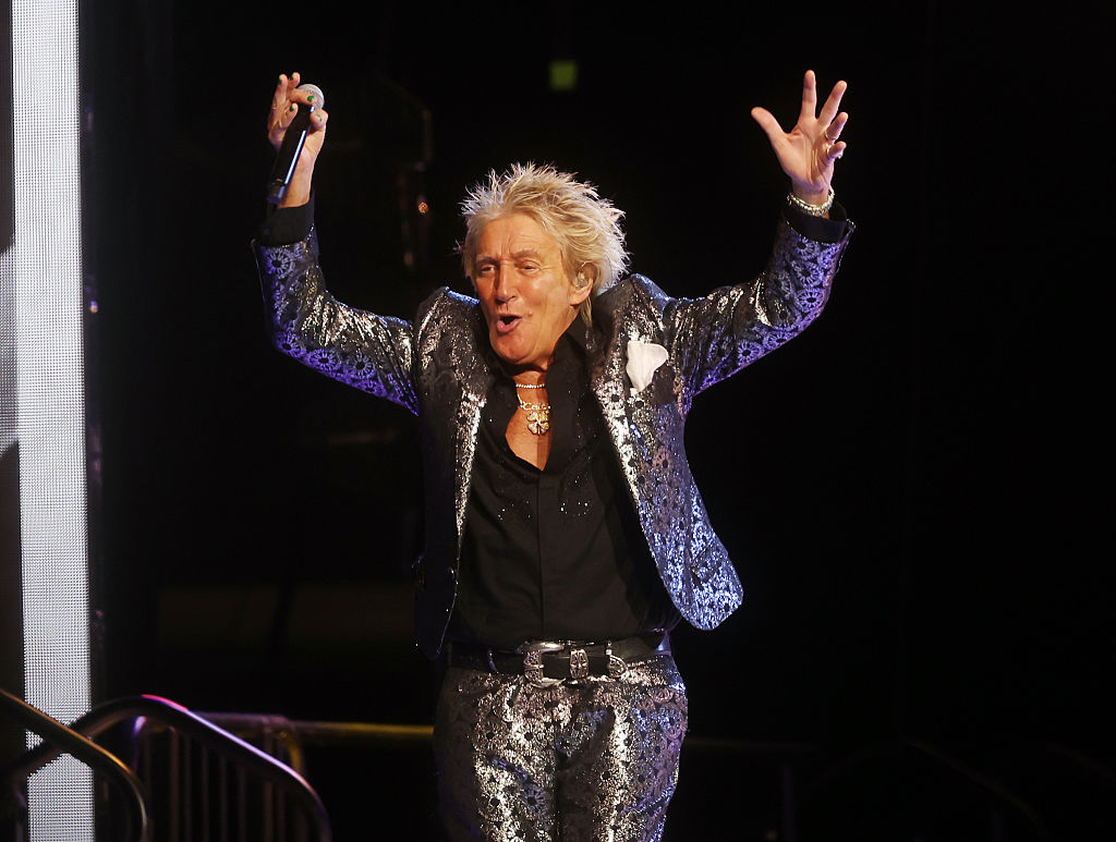PHOENIX, ARIZONA - JUNE 08: Rod Stewart performs at Mortgage Matchup Center on June 08, 2026 in Phoenix, Arizona. (Photo by John Medina/Getty Images)