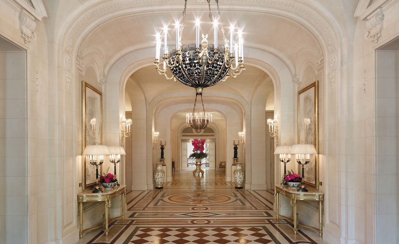 Shangri-La Paris - hallway