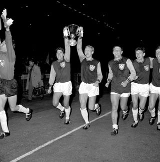 1965年的这一天:鲍比·摩尔爵士带领西汉姆联队获得欧洲冠军