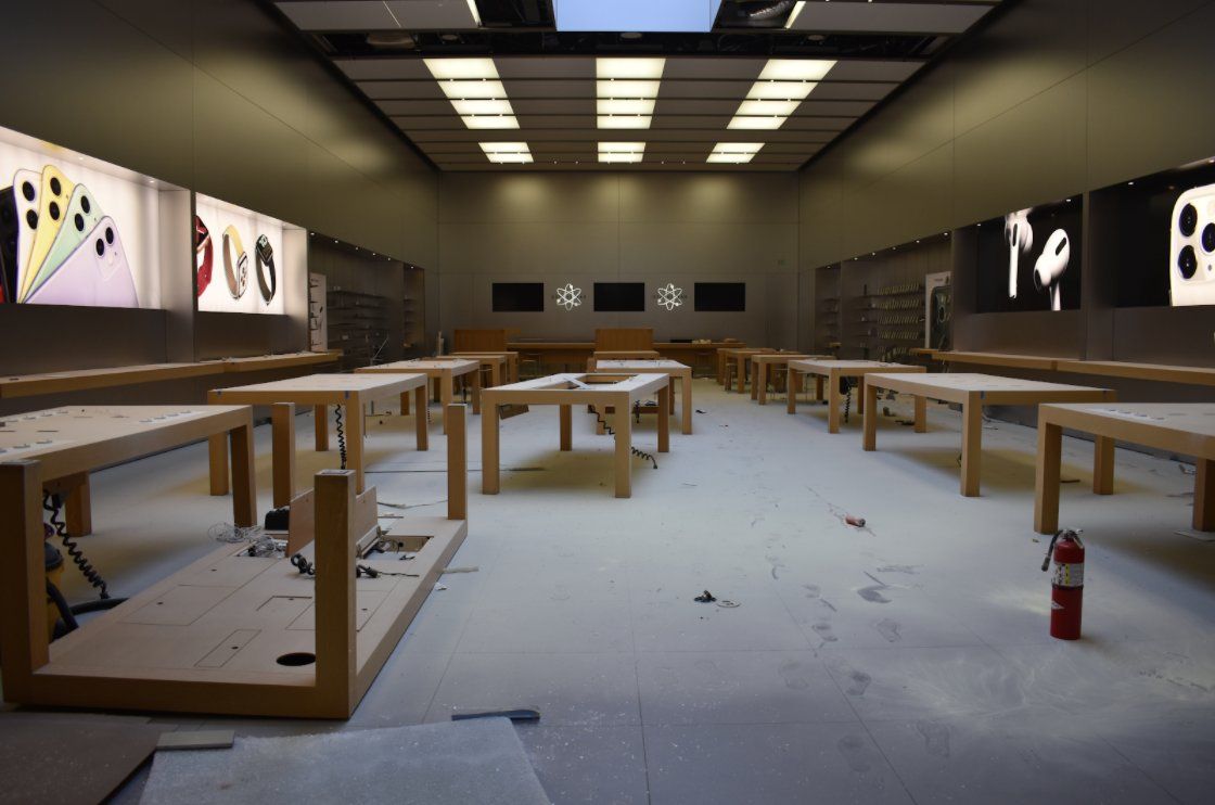 Apple permanently closes Minneapolis store, suffers fire at Las