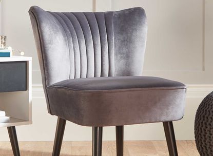 Aldi is selling the velvet chair of dreams and it s surprisingly