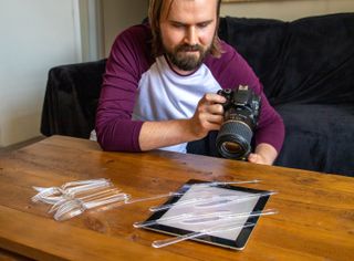 Dan Mold using iPad and DSLR to photograph cross-polarized images of plastic cutlery