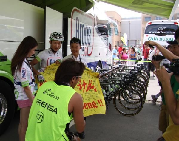 Chinese rider Ji Cheng has his own media pool