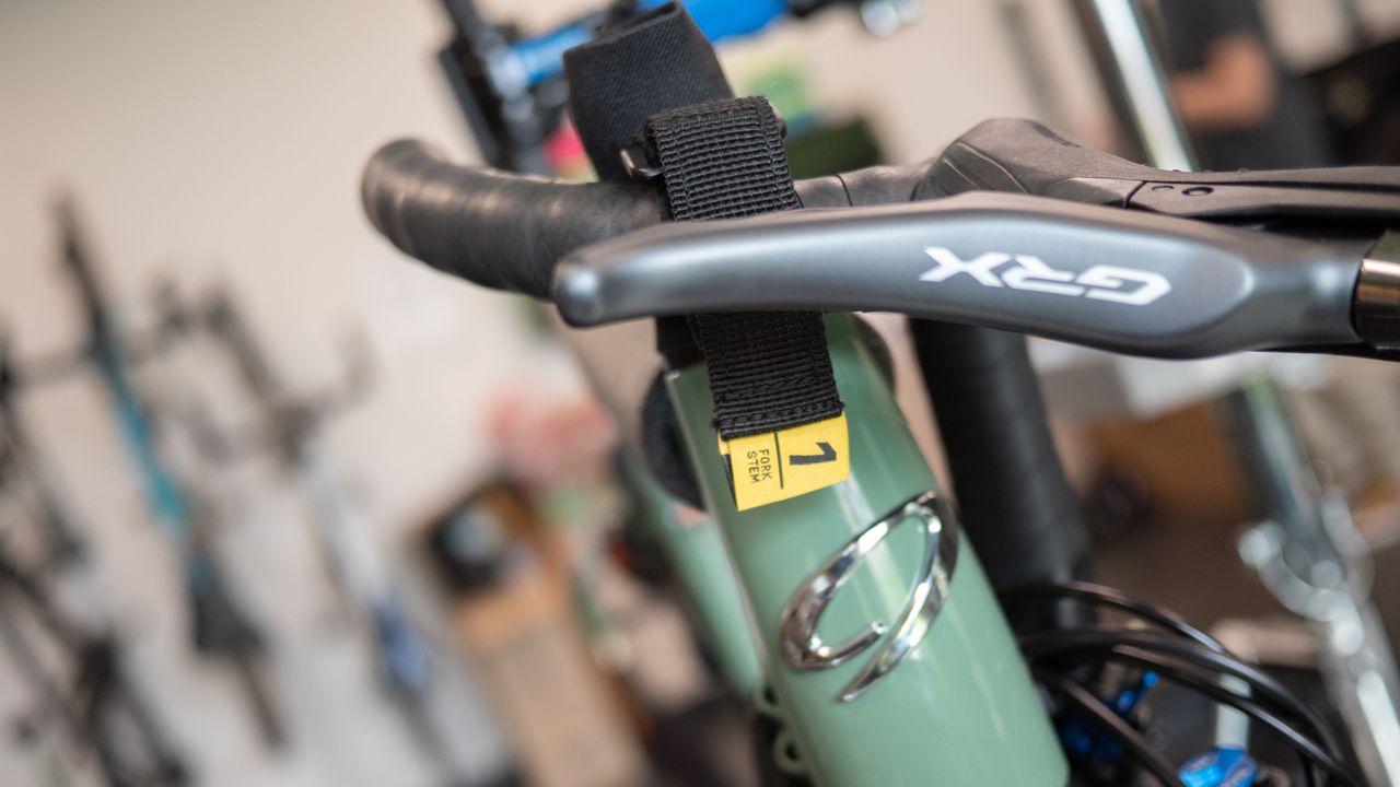 Topeak Pakgo X Bike Carrier controls attached to steerer tube