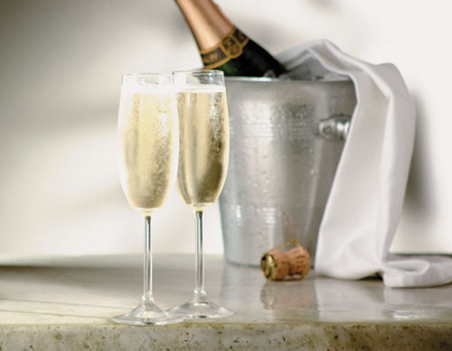 000008b95-BQ_March_14_champagne_flutes.jpg