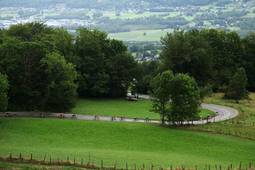 ALPE DHUEZ FRANCE AUGUST 18 A general view of the peloton passing through a landscape during the 3rd Tour de France Femmes 2024 Stage 8 a 1499km stage from Le GrandBornand to Alpe dHuez 1828m UCIWWT on August 18 2024 in Alpe dHuez France Photo by Dario BelingheriGetty Images