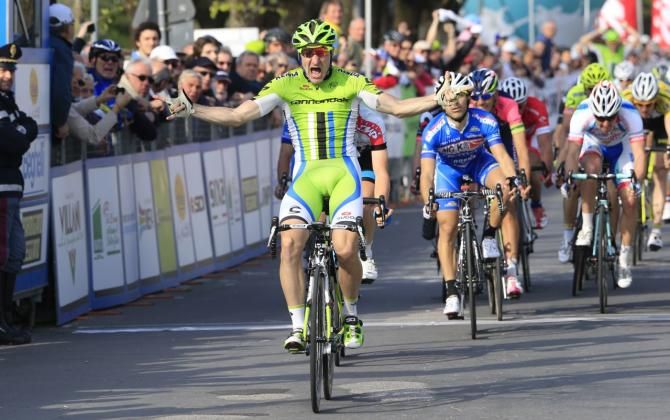 Elia Viviani (Cannondale) won by a bike length