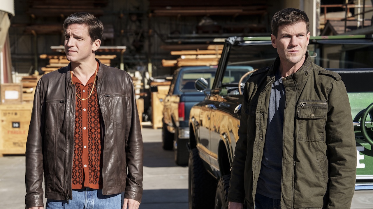 Gibbs and Pride undercover in a construction area in NCIS: Origins