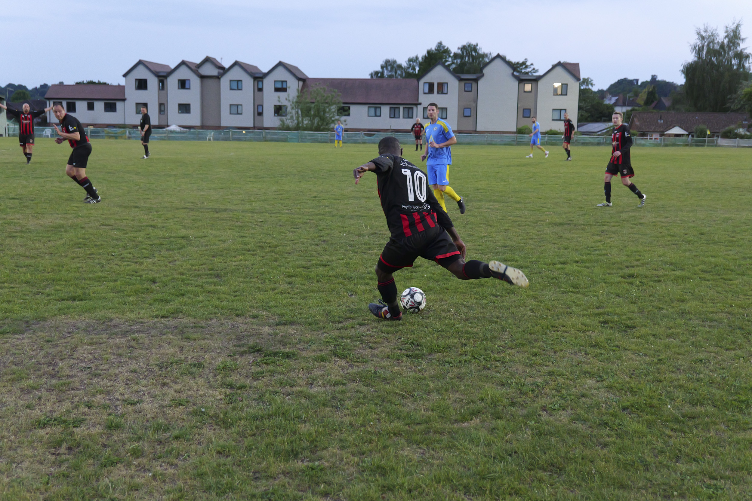 Panasonic Lumix S1 II sample gallery: footballers in action during game at last light