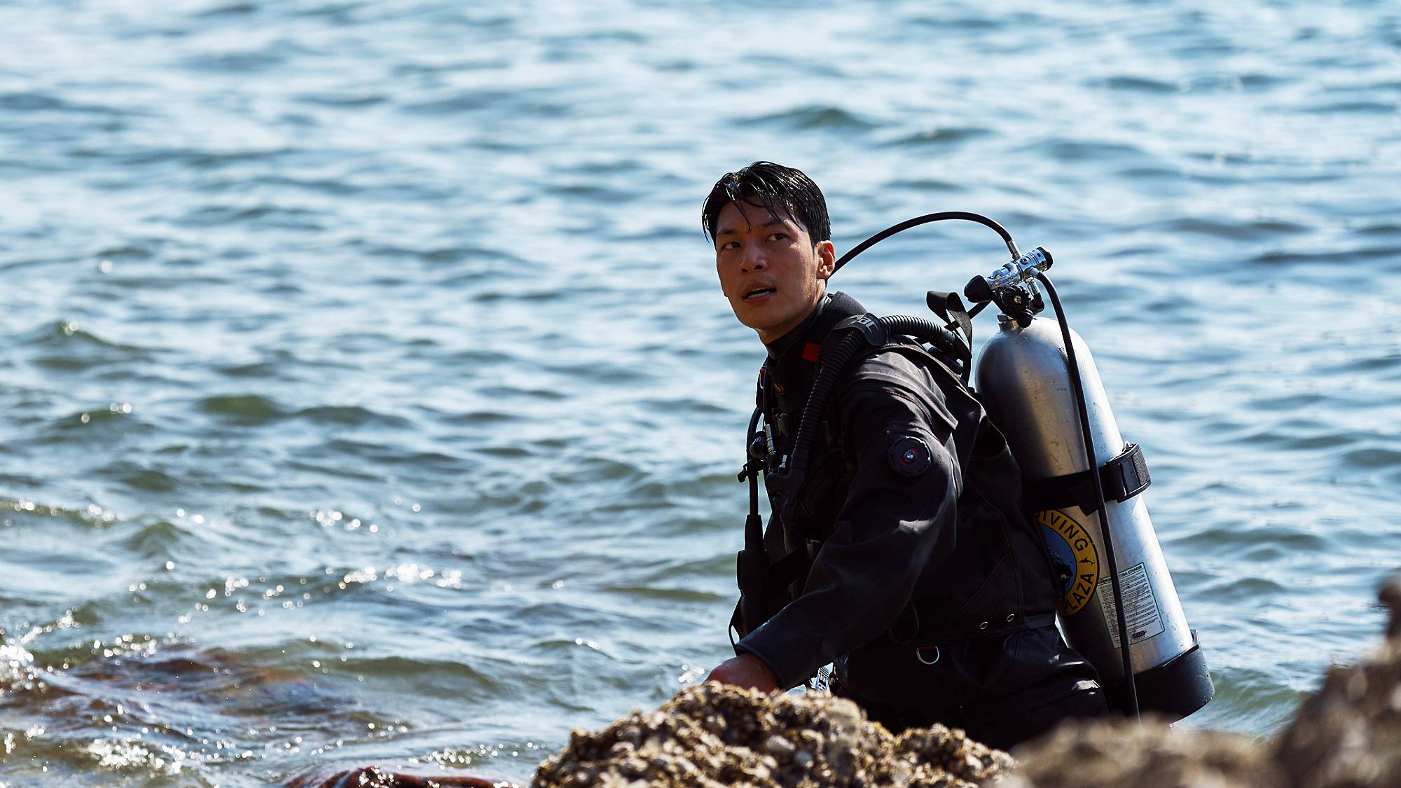 Wi Ha-jun as Hwang Jun-ho in "Squid Game" season 3