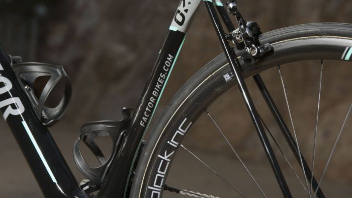 The Factor O2 runs on 30mm deep Black Inc wheels