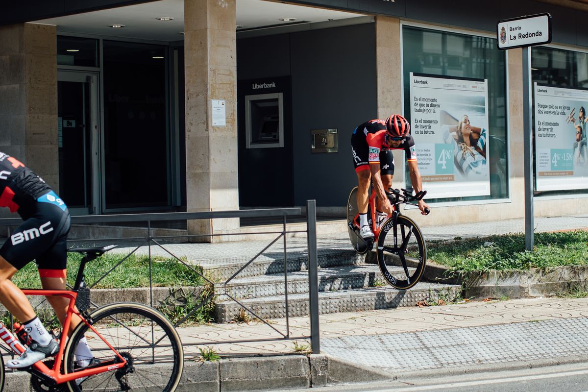 Francisco Ventoso takes a short cut.