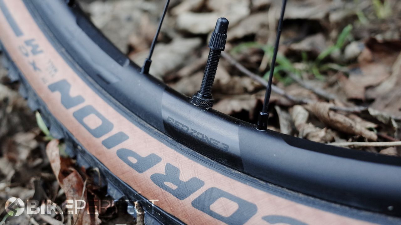 Fulcrum Red Zone 3 wheelset valve