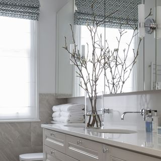 bathroom with washbasin and large mirror on wall