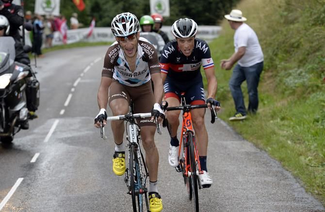 Blel Kadri (AG2R) and Sylvain Chavanel (IAM Cycling) leave the rest of the breakaway behind