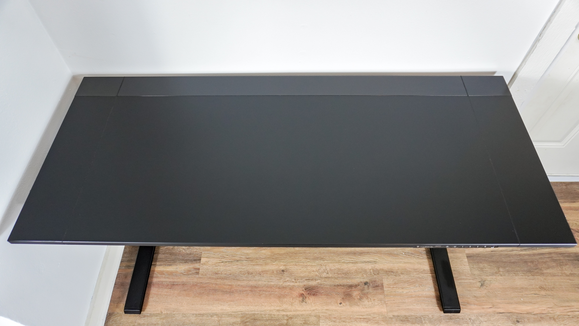 The Secretlab Magnus Evo's desktop seen from above