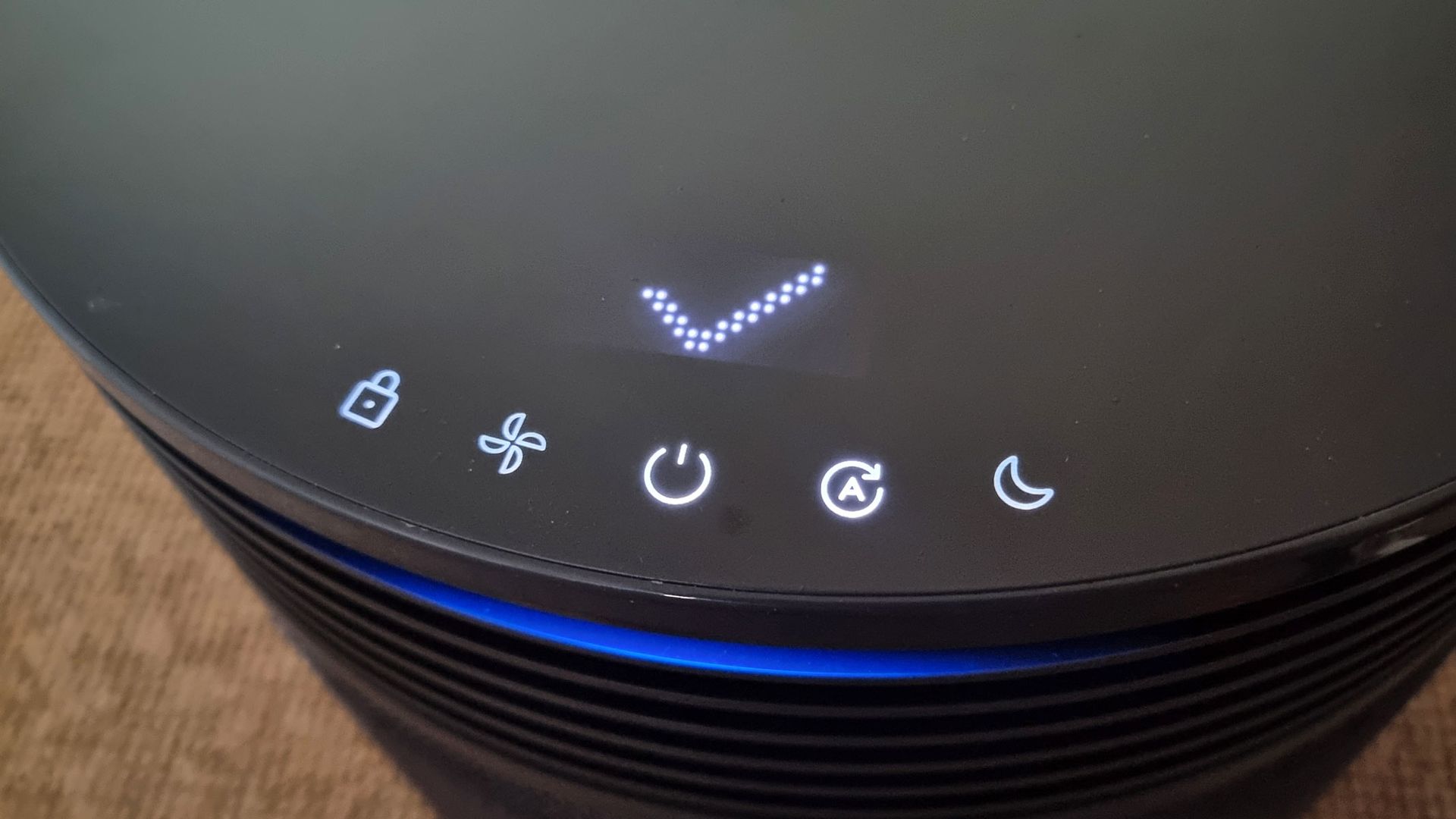 A close-up picture of the control panel on the Blueair Blue Signature air purifier