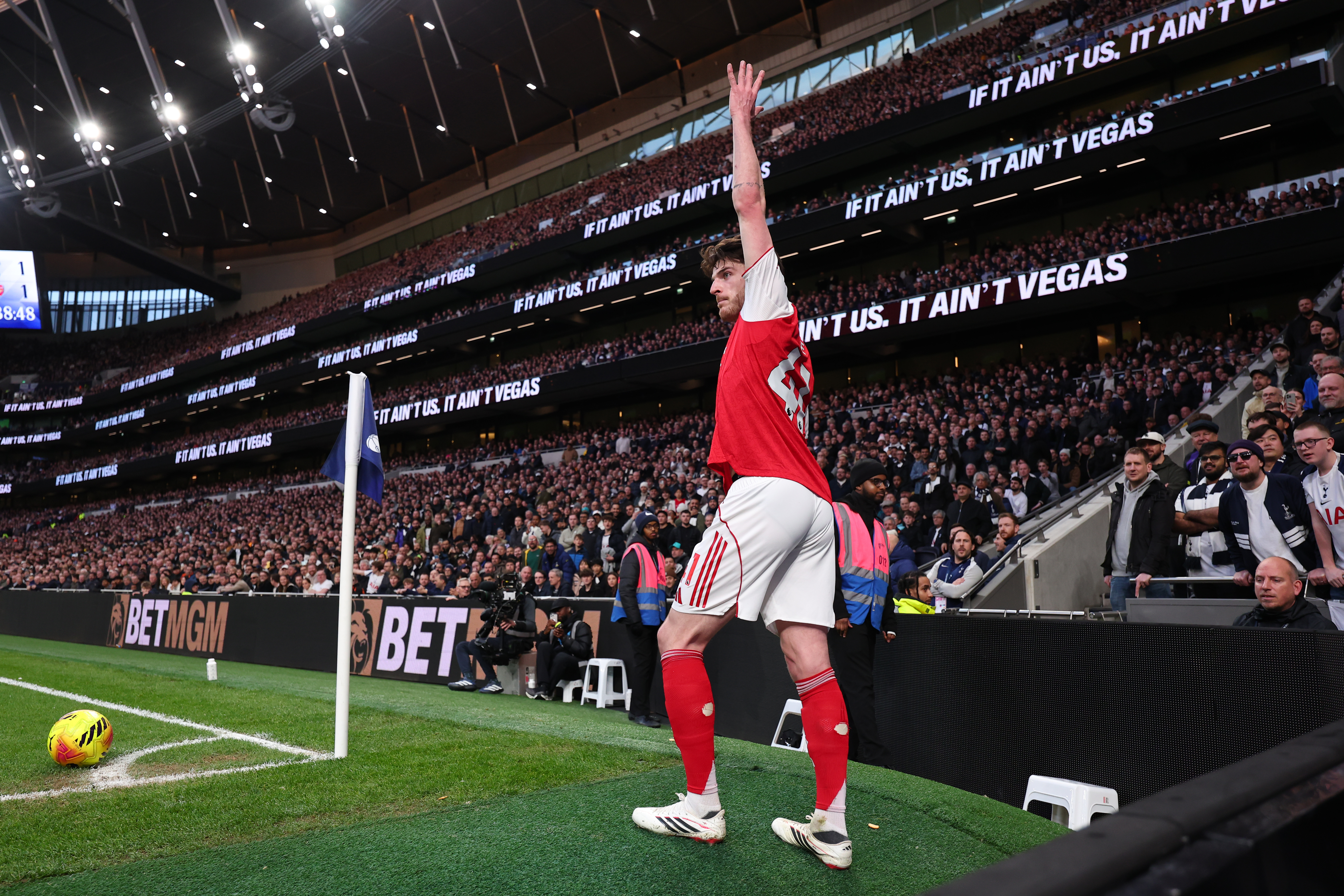 LONDON, ENGLAND - FEBRUARY 22: Declan Rice of Arsenal takes a corner during the Premier League match between Tottenham Hotspur and Arsenal at Tottenham Hotspur Stadium on February 22, 2026 in London, England. (Photo by Marc Atkins/Getty Images)