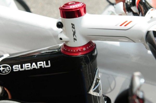 The integrated headset bearings drop right into molded-in carbon cups.