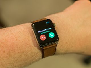 can you make phone calls on apple watch 4