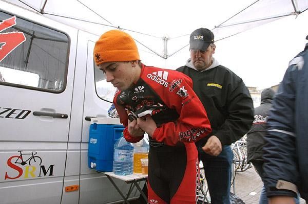 Steve Fisher getting his number pinned by the team soigneur at Diegem