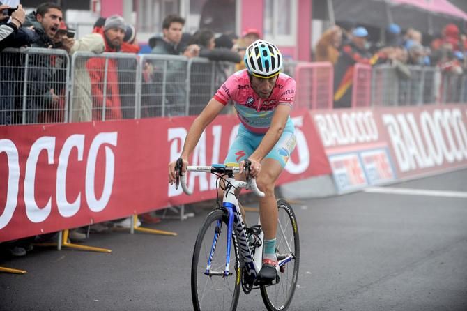 Vicenzo Nibali finishes up