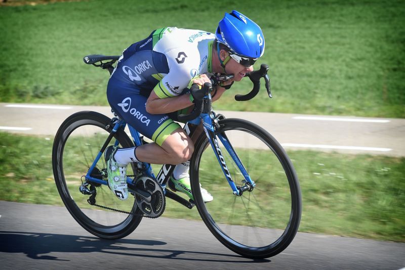Simon Clarke (Orica-GreenEdge) getting aero
